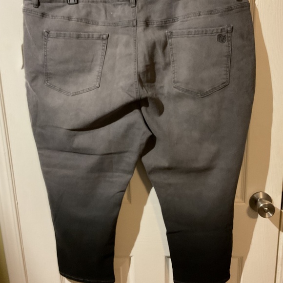 🖤🩶NWT DG2 Diane Gilman Classic Stretch Dip-Dye Cropped Jeans in Black🩶🖤 - Picture 7 of 9